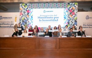 Presenta Libia Dennise Manifiesto por la Honestidad; asegura no habrá corrupción en Guanajuato Presenta Libia Dennise Manifiesto por la Honestidad; asegura no habrá corrupción en Guanajuato