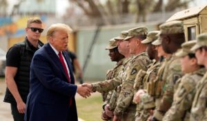Trump prevé usar al ejército para las deportaciones masivas en su administración Trump prevé usar al ejército para las deportaciones masivas en su administración