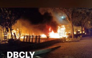 Sesenta locales de la Expo Navideña en Celaya se incendian por falla eléctrica Sesenta locales de la Expo Navideña en Celaya se incendian por falla eléctrica