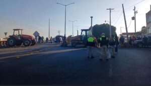 POR FALTA DE RESPUESTA HABITANTES DE LOS ÁNGELES CIERRAN PUENTE VEHICULAR POR FALTA DE RESPUESTA HABITANTES DE LOS ÁNGELES CIERRAN PUENTE VEHICULAR