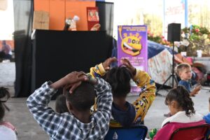 Llevan teatro de títeres Bocón a migrantes en Irapuato Llevan teatro de títeres Bocón a migrantes en Irapuato