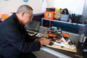 Crean prótesis con impresora 3D docentes de CECyTEG Crean prótesis con impresora 3D docentes de CECyTEG