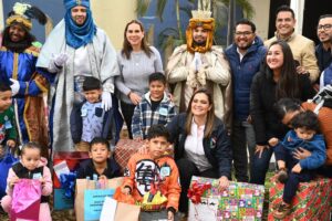 Llevan regalos de reyes magos a niñas y niños de Irapuato Llevan regalos de reyes magos a niñas y niños de Irapuato