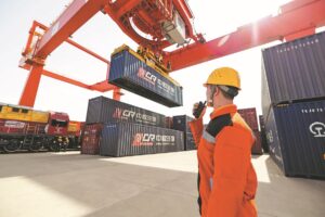 China se acelera en exportaciones un 10.7 % ante aranceles de EEUU China se acelera en exportaciones un 10.7 % ante aranceles de EEUU