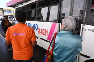 Llevan campaña «No al acoso callejero» al servicio de transporte público Llevan campaña «No al acoso callejero» al servicio de transporte público