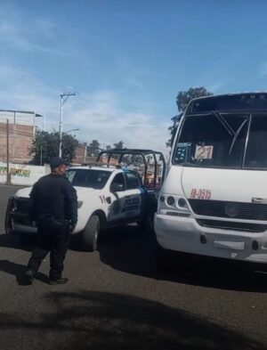 Balean camiones del transporte público en Irapuato Balean camiones del transporte público en Irapuato