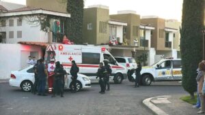 DURANTE ATENTADO A COMISARIO DE SEGURIDAD PÚBLICA TAMBIÉN CAUSÓ LESIONES A OTRA PERSONA DURANTE ATENTADO A COMISARIO DE SEGURIDAD PÚBLICA TAMBIÉN CAUSÓ LESIONES A OTRA PERSONA