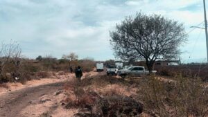 EN DOS HECHOS DIFERENTES, TRES CUERPOS FUERON COLGADOS EN EL PUENTE MAZDA Y A BALAZOS INCENDIARON UNA CASA EN DOS HECHOS DIFERENTES, TRES CUERPOS FUERON COLGADOS EN EL PUENTE MAZDA Y A BALAZOS INCENDIARON UNA CASA