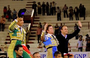 Leo Valadez y Borja Jiménez cortaron 6 orejas a un bravo encierro de De La Mora Leo Valadez y Borja Jiménez cortaron 6 orejas a un bravo encierro de De La Mora