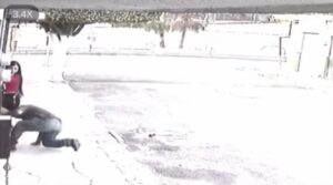 Hombre ataca a una mujer en Celaya; todo quedó en video Hombre ataca a una mujer en Celaya; todo quedó en video