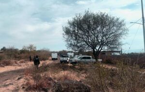 MASACRAN A 5 HOMBRES Y ABANDONAN LOS CUERPOS EN PUENTE MASACRAN A 5 HOMBRES Y ABANDONAN LOS CUERPOS EN PUENTE
