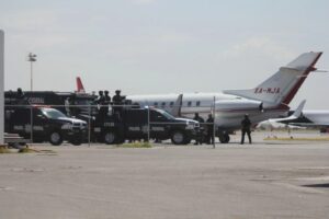 México extradita a 29 narcotraficantes a Estados Unidos, incluyendo a Caro Quintero y líderes de Los Zetas México extradita a 29 narcotraficantes a Estados Unidos, incluyendo a Caro Quintero y líderes de Los Zetas