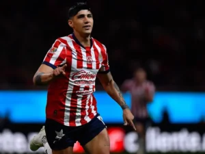 Alan Pulido brilla en su regreso y lidera la victoria de Chivas sobre Tijuana Alan Pulido brilla en su regreso y lidera la victoria de Chivas sobre Tijuana