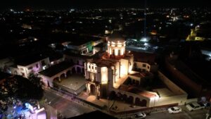 Restauran e iluminan al Templo de Santiaguito Restauran e iluminan al Templo de Santiaguito