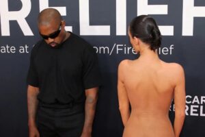 Kanye West celebra a Bianca Censori por ser la más buscada en Google tras aparición en los Grammys Kanye West celebra a Bianca Censori por ser la más buscada en Google tras aparición en los Grammys