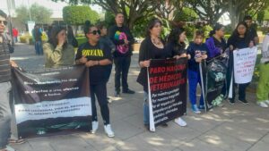 Veterinarios de Irapuato exigen justicia por el asesinato del Dr. Héctor Hernández Veterinarios de Irapuato exigen justicia por el asesinato del Dr. Héctor Hernández