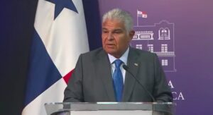 Estados Unidos anunció que sus barcos ya no pagarán por transitar en el Canal de Panamá, pero el presidente panameño lo desmintió Estados Unidos anunció que sus barcos ya no pagarán por transitar en el Canal de Panamá, pero el presidente panameño lo desmintió