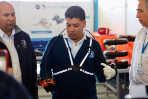 Docentes del CECyTEG transforman la vida de estudiante con prótesis robótica impresa en 3D Docentes del CECyTEG transforman la vida de estudiante con prótesis robótica impresa en 3D