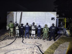 Aseguraron fuerzas estatales y federales toma clandestina así como 52 mil litros de hidrocarburos en límites de Villagrán con Salamanca Aseguraron fuerzas estatales y federales toma clandestina así como 52 mil litros de hidrocarburos en límites de Villagrán con Salamanca