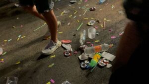 Asombro por la cantidad de basura tras conciertos en el Teatro del Pueblo Asombro por la cantidad de basura tras conciertos en el Teatro del Pueblo