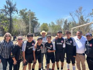 Gobierno y salmantinos entregan apoyos deportivos para fortalecer el tejido social Gobierno y salmantinos entregan apoyos deportivos para fortalecer el tejido social