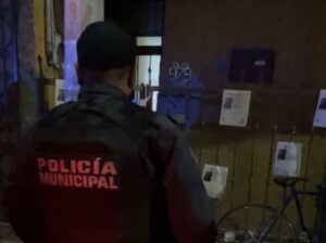 Crece la desesperación: familiares ingresan a casas en busca de Karla y Valeria en Irapuato Crece la desesperación: familiares ingresan a casas en busca de Karla y Valeria en Irapuato