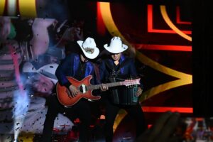 Con gran éxito, Los Cadetes de Linares y Kumbre con K encendieron el Teatro del Pueblo en la Feria de las Fresas 2025 Con gran éxito, Los Cadetes de Linares y Kumbre con K encendieron el Teatro del Pueblo en la Feria de las Fresas 2025