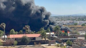 Autoridades descartan afectación ambiental tras incendio en recicladora de La Garrida Autoridades descartan afectación ambiental tras incendio en recicladora de La Garrida