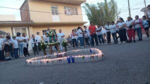 CAMINARON Y REZARON EN LA TINAJA PARA ENCONTRAR A LUIS CAMINARON Y REZARON EN LA TINAJA PARA ENCONTRAR A LUIS