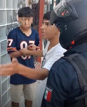 EXHIBEN ARRESTO DE MENOR DE EDAD EN SECTOR CENTRO Y VIDEO CAUSA OPINIONES ENCONTRADAS DE CIUDADANOS EXHIBEN ARRESTO DE MENOR DE EDAD EN SECTOR CENTRO Y VIDEO CAUSA OPINIONES ENCONTRADAS DE CIUDADANOS