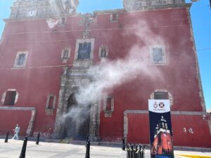 COMO EL MUNICIPIO DE SALAMANCA NO DIO AVISO, CIUDADANOS SE ALARMAN POR SALIDA DE HUMO DE IGLESIA DE SAN AGUSTÍN COMO EL MUNICIPIO DE SALAMANCA NO DIO AVISO, CIUDADANOS SE ALARMAN POR SALIDA DE HUMO DE IGLESIA DE SAN AGUSTÍN