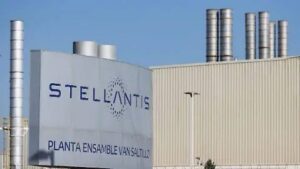 Stellantis suspende temporalmente a 900 trabajadores en EE.UU. tras nuevos aranceles del 25%” Stellantis suspende temporalmente a 900 trabajadores en EE.UU. tras nuevos aranceles del 25%”