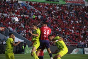 Trinca pega primero: Irapuato se impone 2-0 en la ida ante Aguacateros Trinca pega primero: Irapuato se impone 2-0 en la ida ante Aguacateros