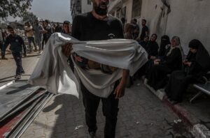 Ataques israelíes dejan 52 muertos en Gaza; 36 murieron en escuela usada como refugio Ataques israelíes dejan 52 muertos en Gaza; 36 murieron en escuela usada como refugio