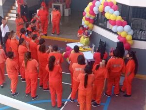 Celebran el cumpleaños de una niña dentro del penal de Guanajuato Celebran el cumpleaños de una niña dentro del penal de Guanajuato