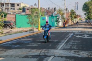 Familias de colonias al sur de Irapuato estrenan mejores vialidades Familias de colonias al sur de Irapuato estrenan mejores vialidades