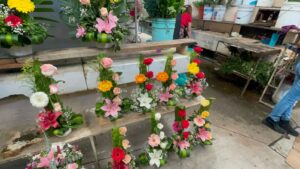 Floristas enfrentan competencia y alza de precios en vísperas del Día de las Madres Floristas enfrentan competencia y alza de precios en vísperas del Día de las Madres