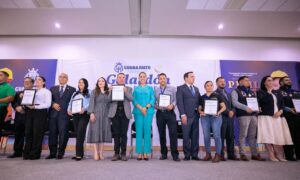 Reconocen a trabajadores y sindicatos con el Premio Estatal al Mérito Laboral 2025 Reconocen a trabajadores y sindicatos con el Premio Estatal al Mérito Laboral 2025