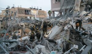 Irán promete represalias “más devastadoras” tras nuevos ataques cruzados con Israel Irán promete represalias “más devastadoras” tras nuevos ataques cruzados con Israel
