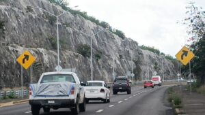 Fuertes lluvias provocan cortes de energía e inundaciones en el Cuarto Cinturón Vial de Irapuato Fuertes lluvias provocan cortes de energía e inundaciones en el Cuarto Cinturón Vial de Irapuato