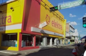 ATRACAN A TIENDA ELEKTRA Y SE LLEVAN 60 MIL EN CELULARES ATRACAN A TIENDA ELEKTRA Y SE LLEVAN 60 MIL EN CELULARES