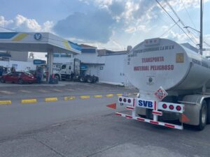 NO GUSTÓ EL CIERRE DEL ACCESO A GASOLINERA NO GUSTÓ EL CIERRE DEL ACCESO A GASOLINERA