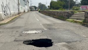 ¿Otro socavón? Sorprende nueva abertura sobre Paseo Irapuato y calle Isabel ¿Otro socavón? Sorprende nueva abertura sobre Paseo Irapuato y calle Isabel