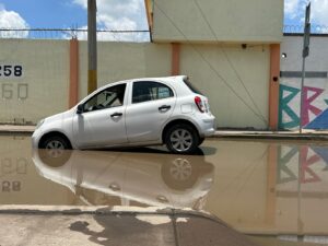Se hunden en calle El Rosal: vecinos y conductores claman por ayuda ante calles intransitables Se hunden en calle El Rosal: vecinos y conductores claman por ayuda ante calles intransitables