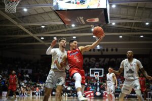 Freseros cierra gira dividida y enfoca su mirada en el Clásico del Bajío Freseros cierra gira dividida y enfoca su mirada en el Clásico del Bajío