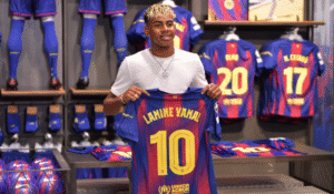 Lamine Yamal hereda la mítica camiseta “10” del FC Barcelona y renueva su contrato hasta 2031 Lamine Yamal hereda la mítica camiseta “10” del FC Barcelona y renueva su contrato hasta 2031