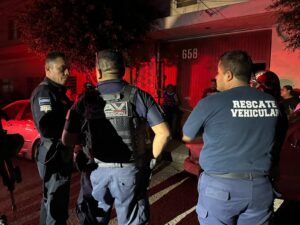 Policías de Irapuato evitan que hombre atente contra su vida en la colonia El Cantador Policías de Irapuato evitan que hombre atente contra su vida en la colonia El Cantador