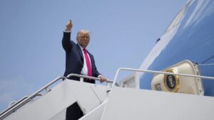 Trump anuncia demanda contra el Wall Street Journal por difundir supuesta carta dirigida a Jeffrey Epstein Trump anuncia demanda contra el Wall Street Journal por difundir supuesta carta dirigida a Jeffrey Epstein