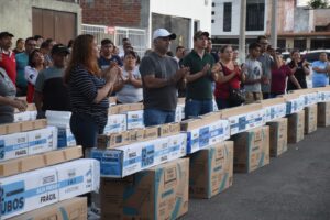 Reciben familias irapuatenses calentadores solares Reciben familias irapuatenses calentadores solares