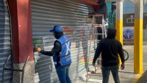 Refuerzan limpieza de grafitis en el Centro de Irapuato Refuerzan limpieza de grafitis en el Centro de Irapuato